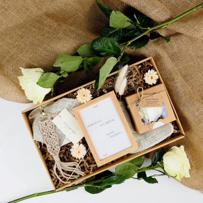stacja-prezent-splot-szczescia-zestaw-prezentowy-dla-niej-naturalny-gift-box.jpg